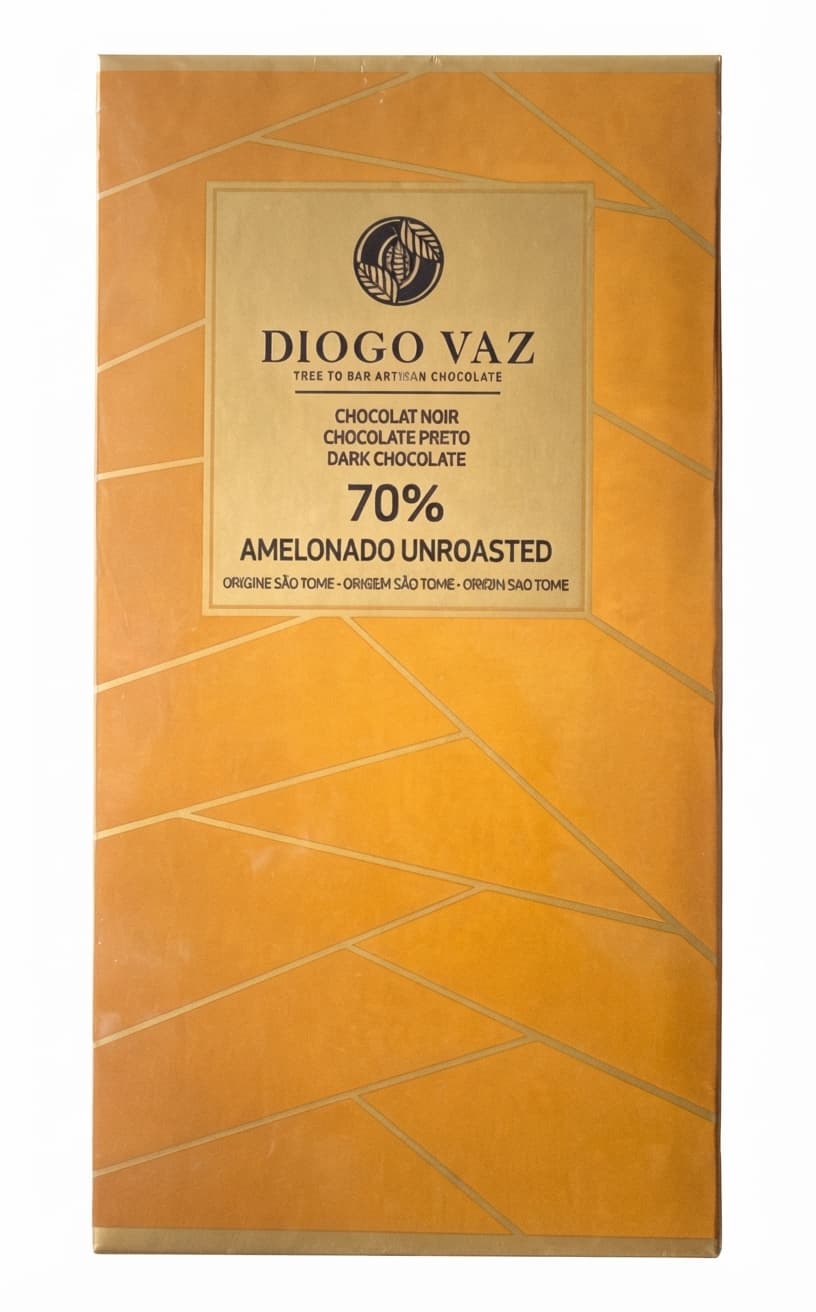 Amelonado Unroasted 70% 70% dark bar packaging by Diogo Vaz